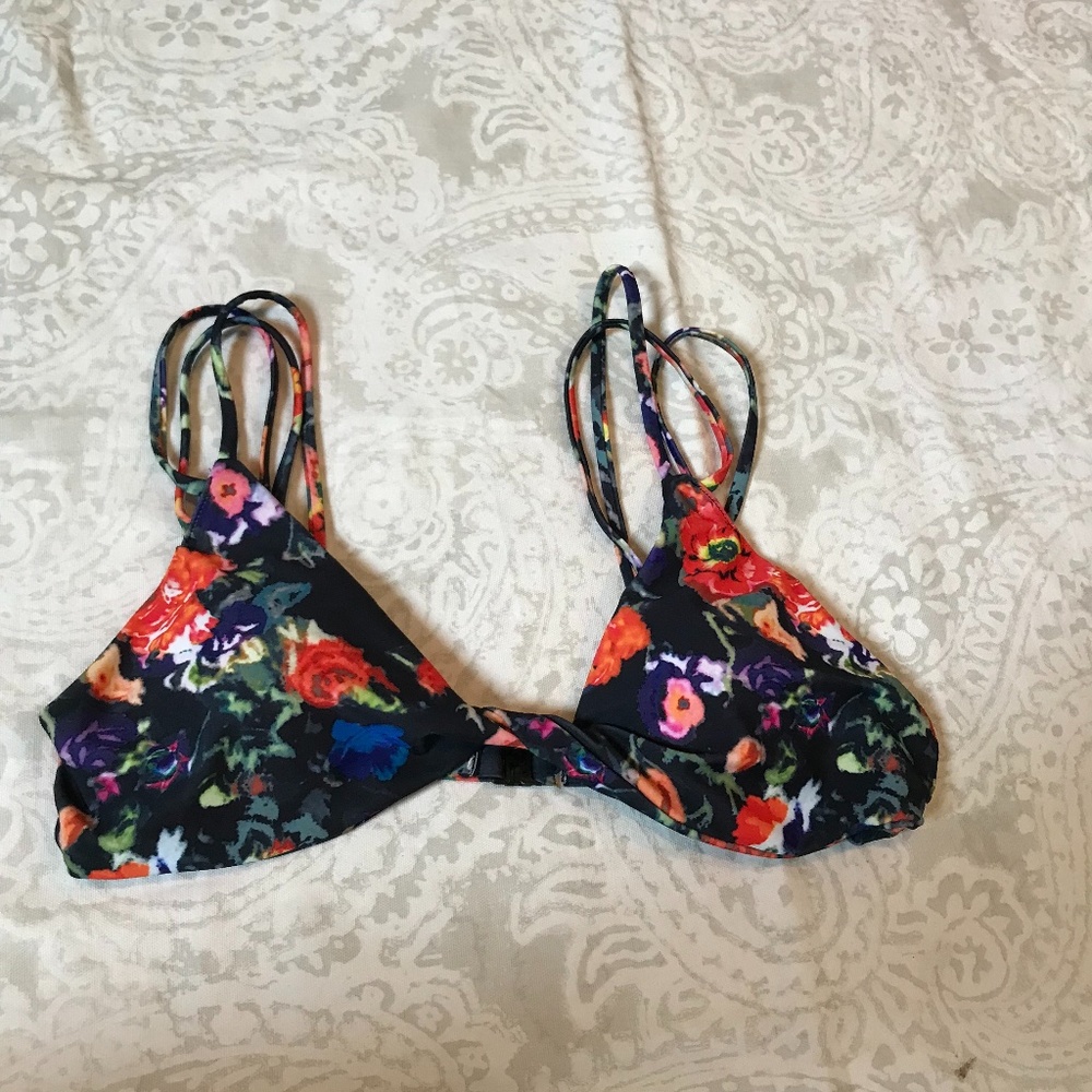 Women’s floral bikini top (Adjustable)